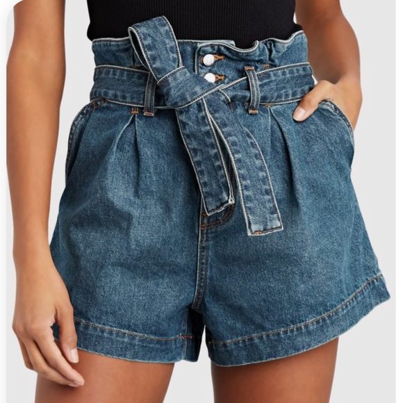 Veronica Beard Pants - Veronica Beard paper bag Nori Extra high rise medium wash denim shorts~27/4